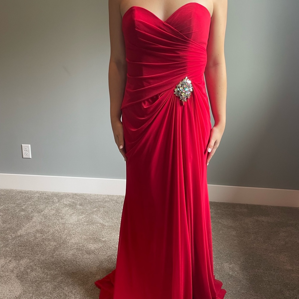 Red ALYCE gown size 6. Worn once, never altered.